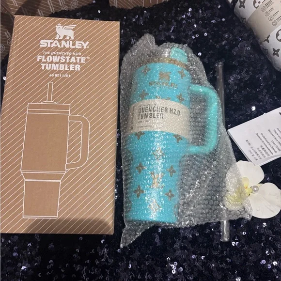 Stanley Turquoise and Gold Patterned tumbler - Picture 10 of 10